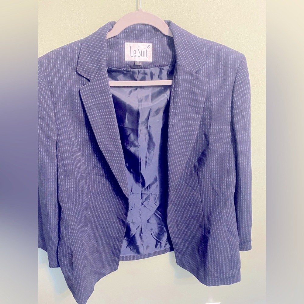 Le suit